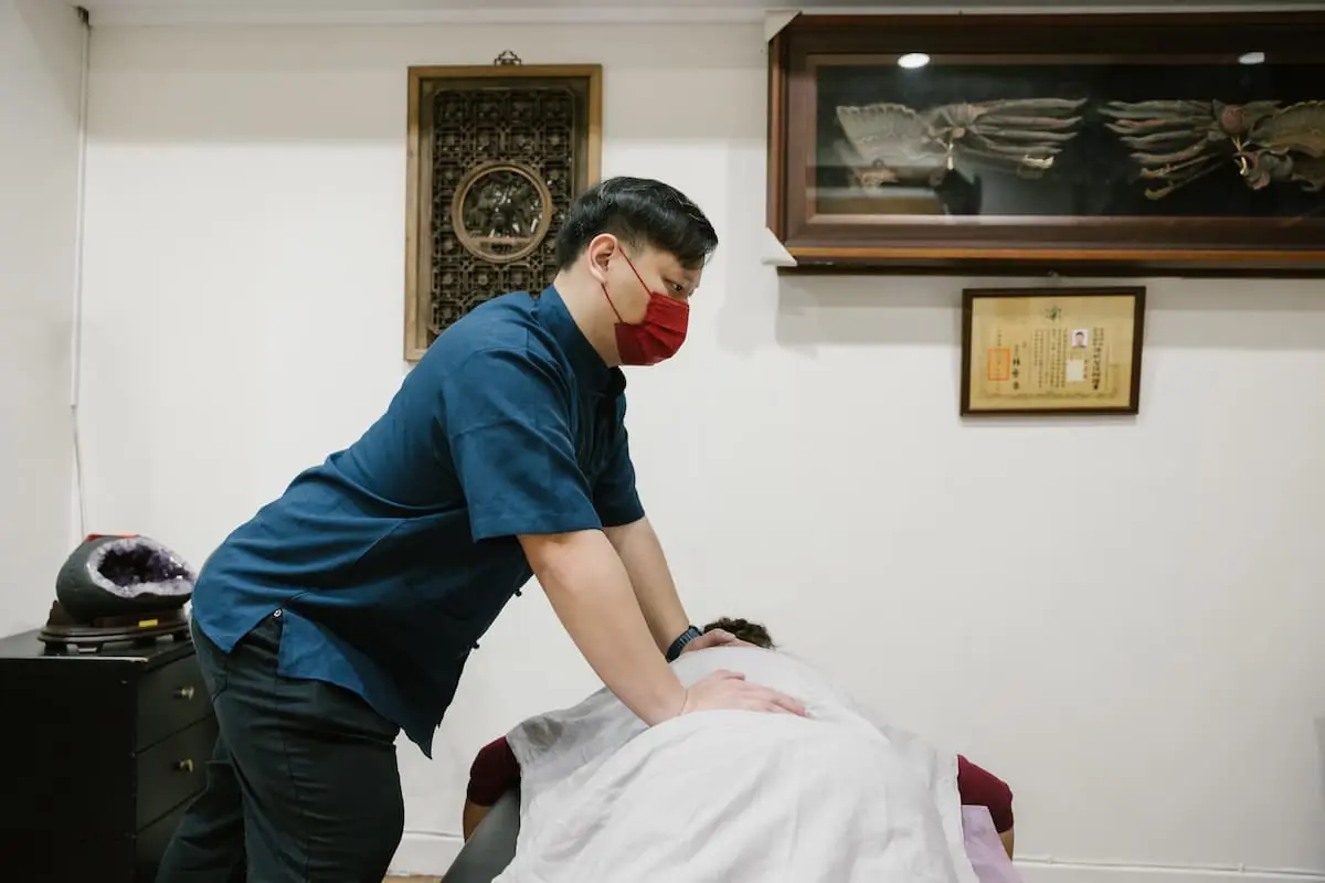 在快節奏城市裡,以細膩推拿手法陪身體慢下來 在快節奏城市裡,以細膩推拿手法陪身體慢下來