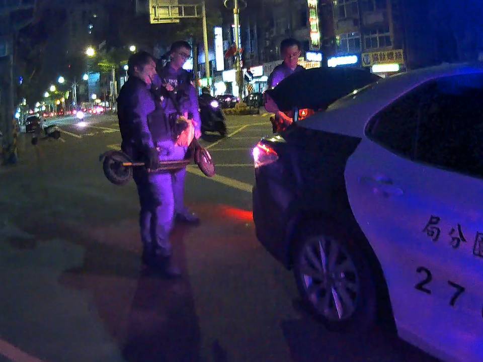 醉男騎電動滑板車趴趴走 酒測值1.03直喊「太誇張」 2392381 0