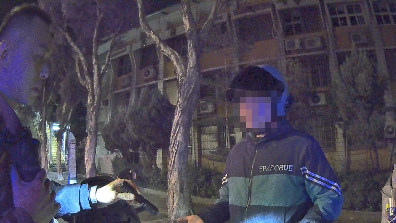 未打方向燈遭攔查 桃園騎士口袋藏毒當場露餡