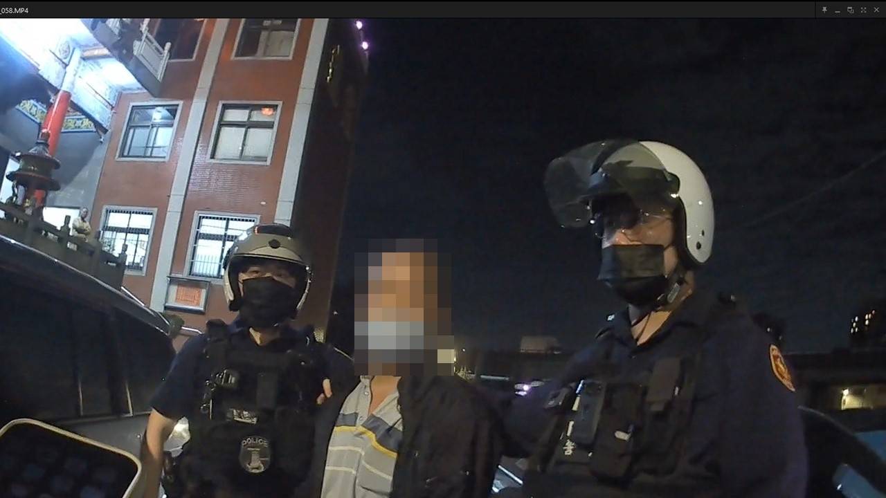 誤信交友投資虛擬貨幣 桃警誘捕車手當場逮人