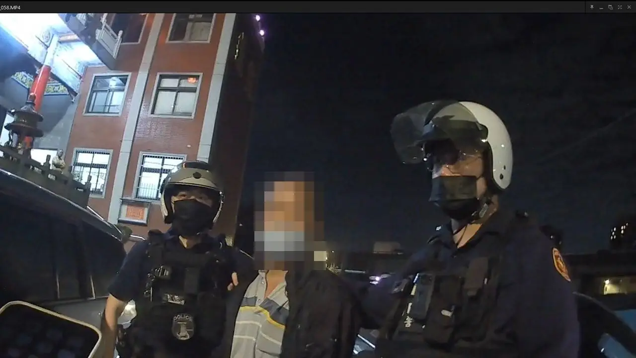 誤信交友投資虛擬貨幣 桃警誘捕車手當場逮人 誤信交友投資虛擬貨幣 桃警誘捕車手當場逮人