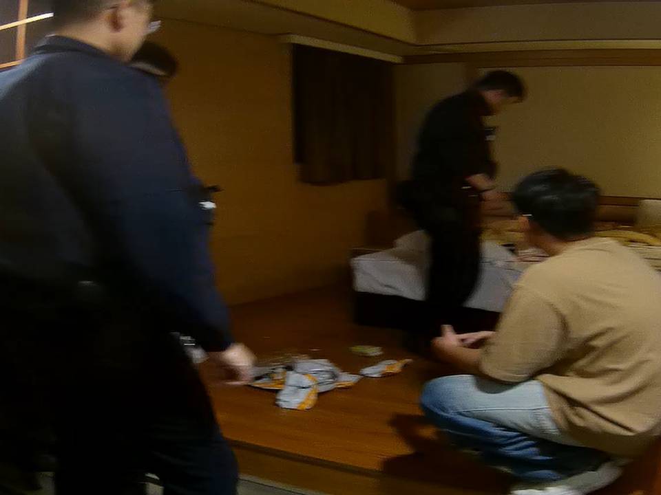 桃園某旅館房內藏大量提款卡 港男來台當詐團車手被逮