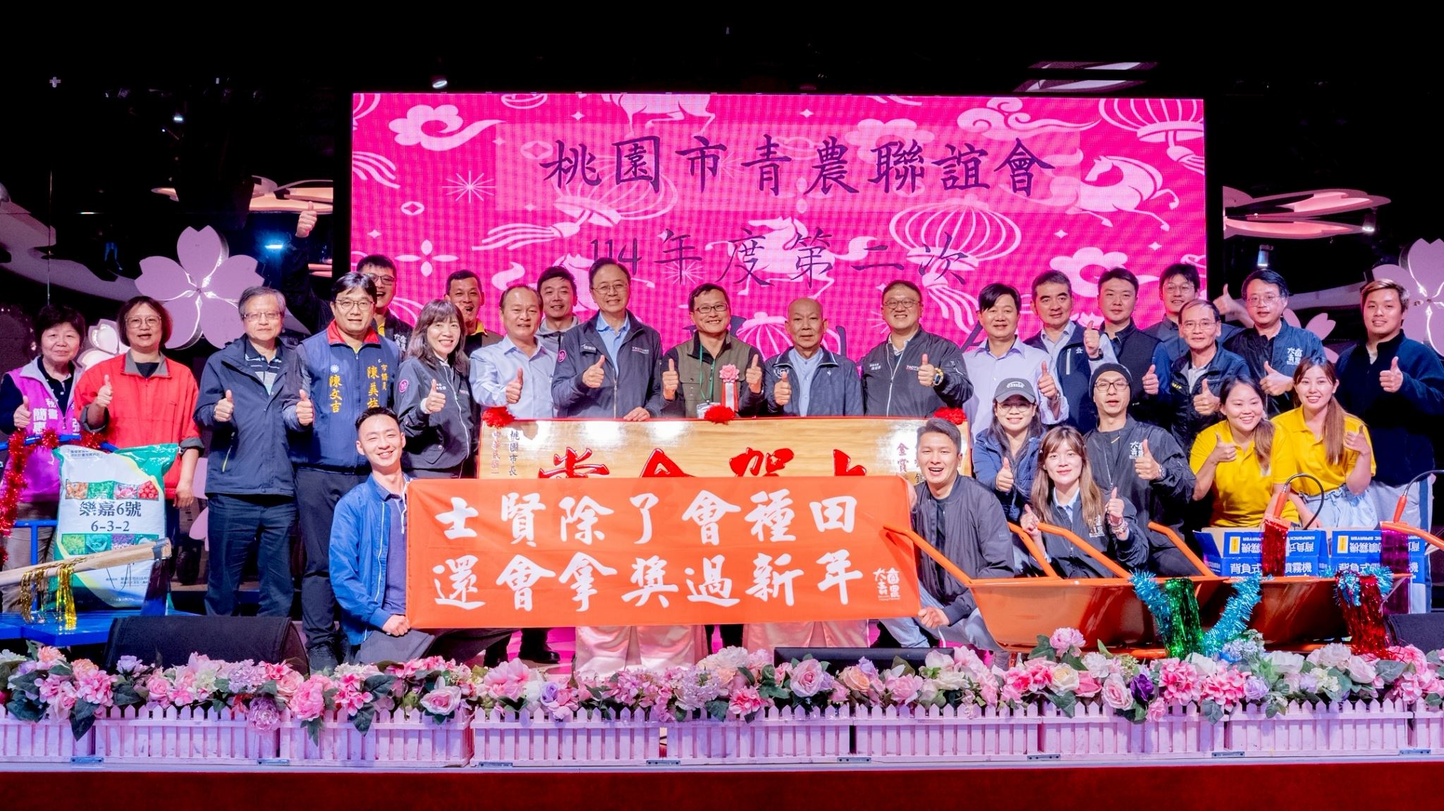 大園青農「桃園3號米」奪日本國際大賽金賞獎 張善政贈匾表揚 大園青農「桃園3號米」奪日本國際大賽金賞獎 張善政贈匾表揚