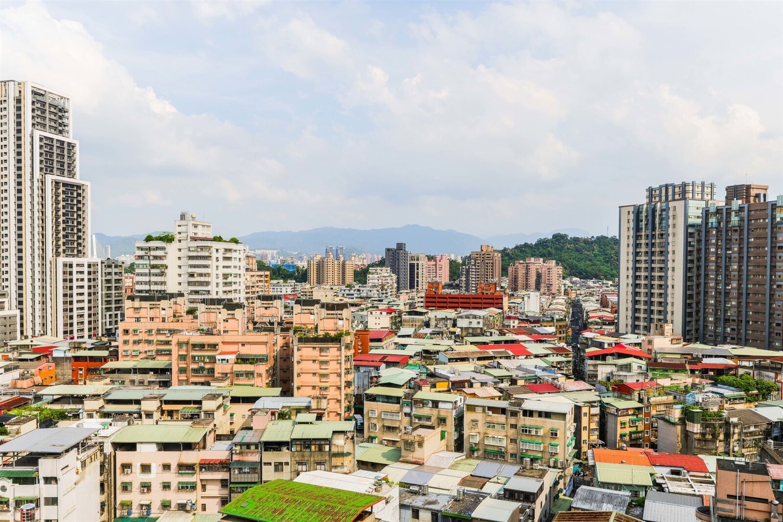 房市已有降溫跡象!利率按兵不動 房仲曝「央行釋出訊號」:回歸基本面