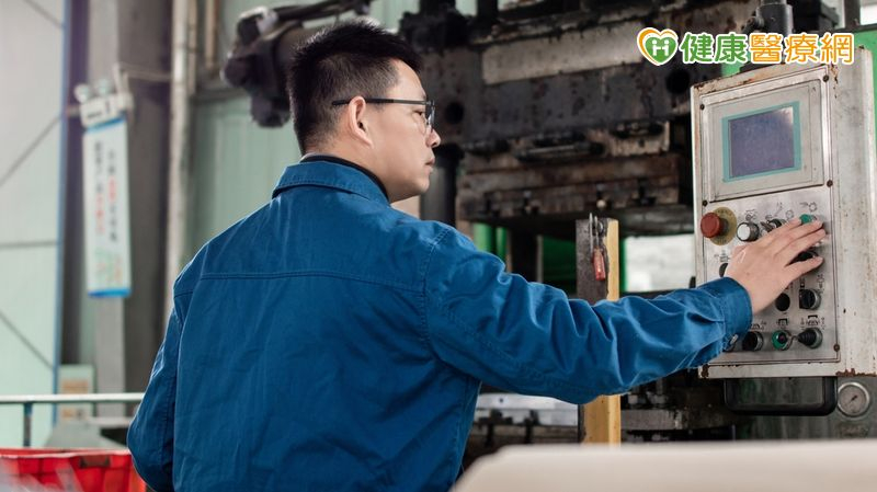 長時間姿勢不良下背痛 功能平衡系統助擺脫痠痛