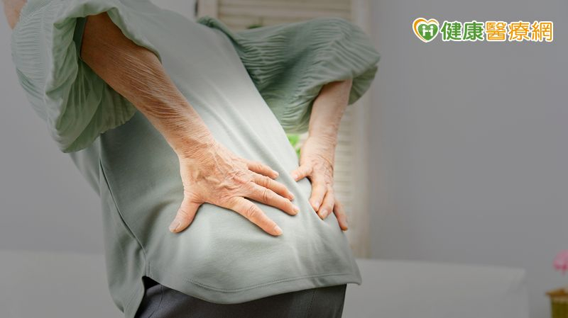 秋冬腰痠更容易痠痛?醫曝「天氣與疼痛」真正關係