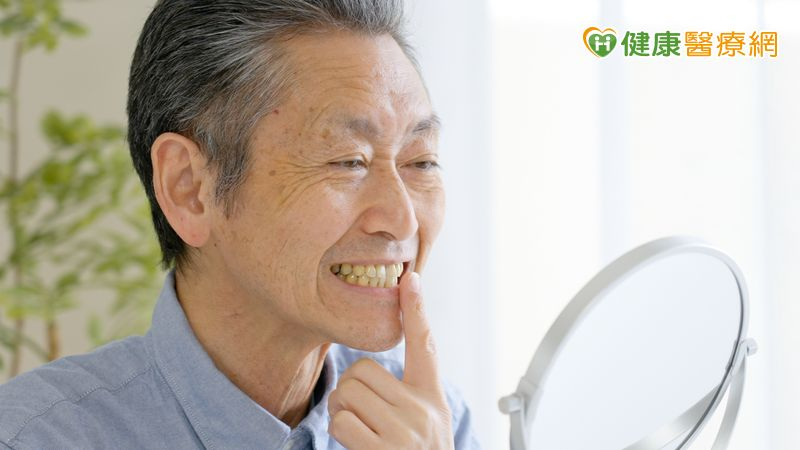 海外台商因牙周病失去自信 返台一日全口重建重獲笑容