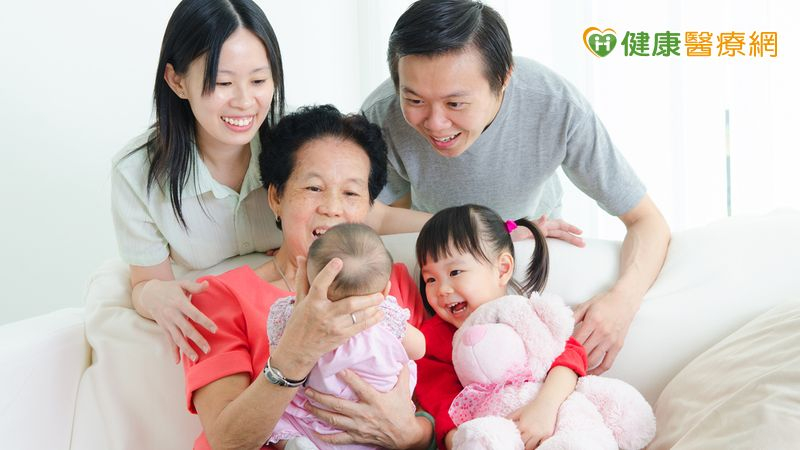 嬤感冒高燒近39度無感!機警醫揪出流感 示警:不打疫苗反成感染破口