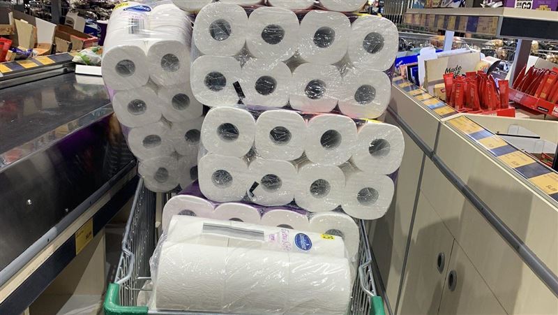 交換禮物抽中超大箱衛生紙 她:哭笑不得