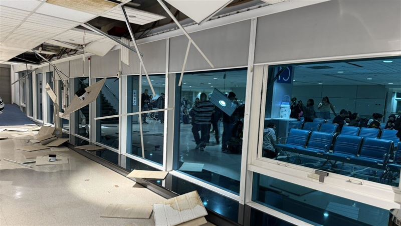 宜蘭7.0強震襲台!桃園機場「天」塌了