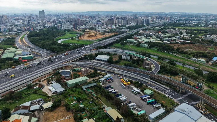 國1中豐交流道明上午6時開放通車 有望紓解中壢、內壢壅塞情形 5Fs545 1