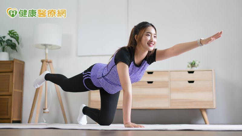 冬天一到腰痠背痛更明顯?不只是天氣作怪!醫教簡易運動在家也能護脊椎