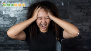 國中女生偏頭痛畏懼上學 就診揪出意想不到地雷