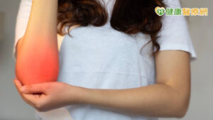 35歲會計師手肘痛3年！竟不是單純網球肘　微創手術助改善