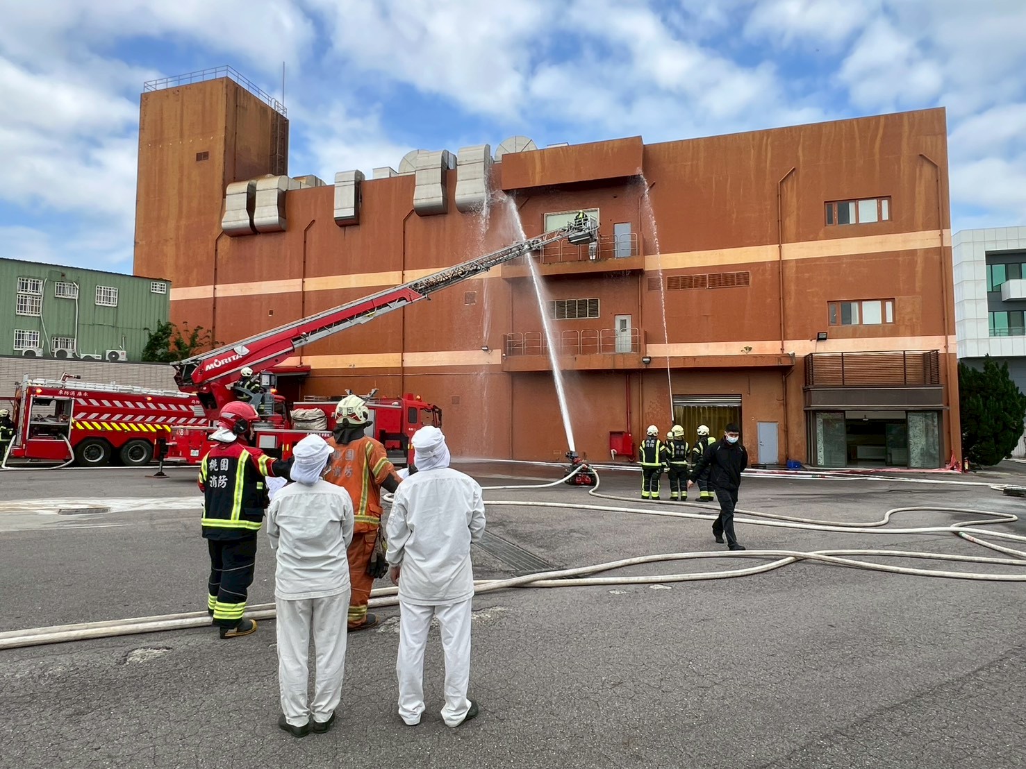 桃消富岡分隊模擬倉儲與食品廠火警 智慧科技裝備強化救災效率 97sd 1