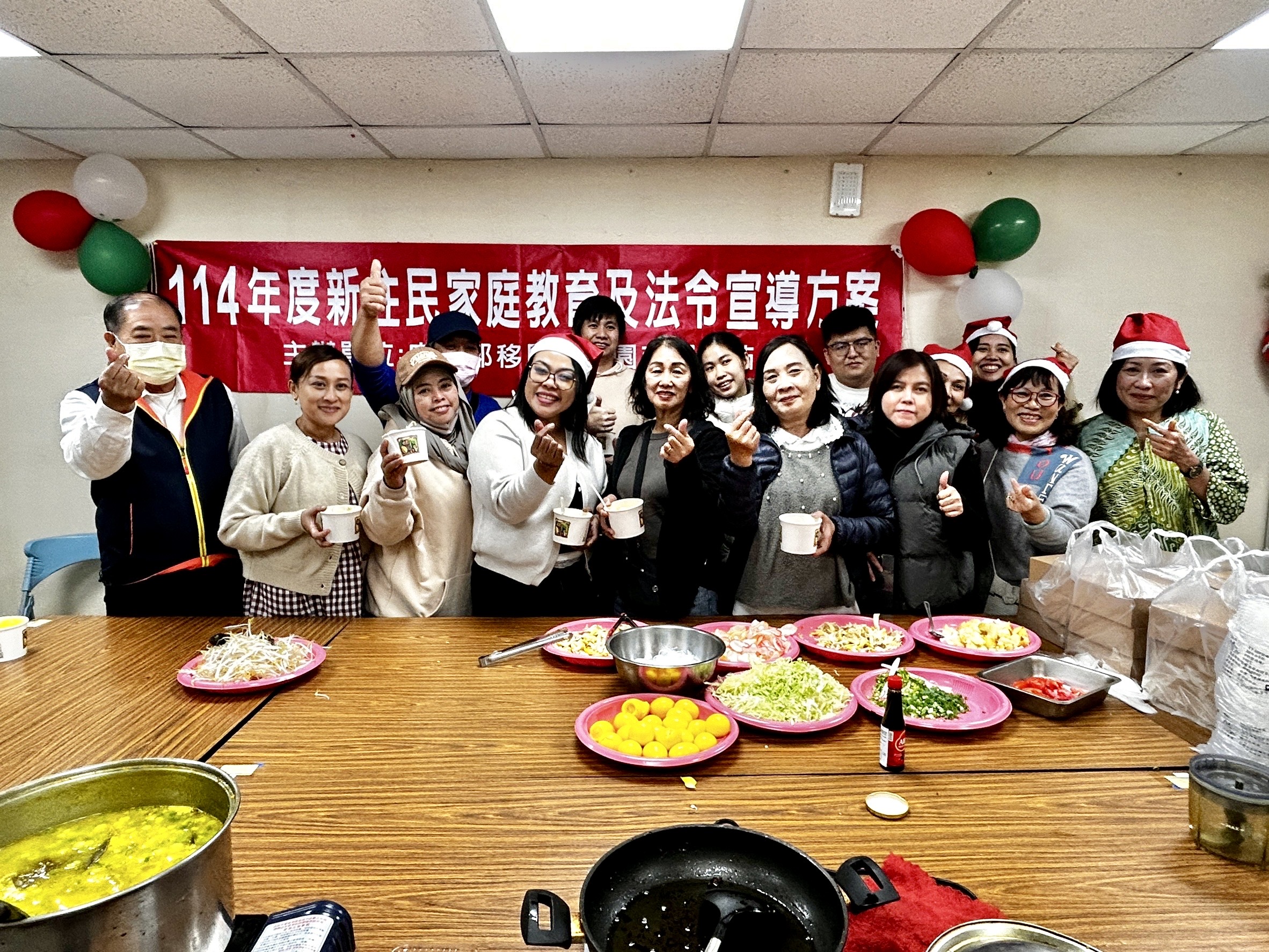 移民署桃園站法令宣導結合異國美食文化 新住民學習製作印尼黃金雞湯 S 112295959