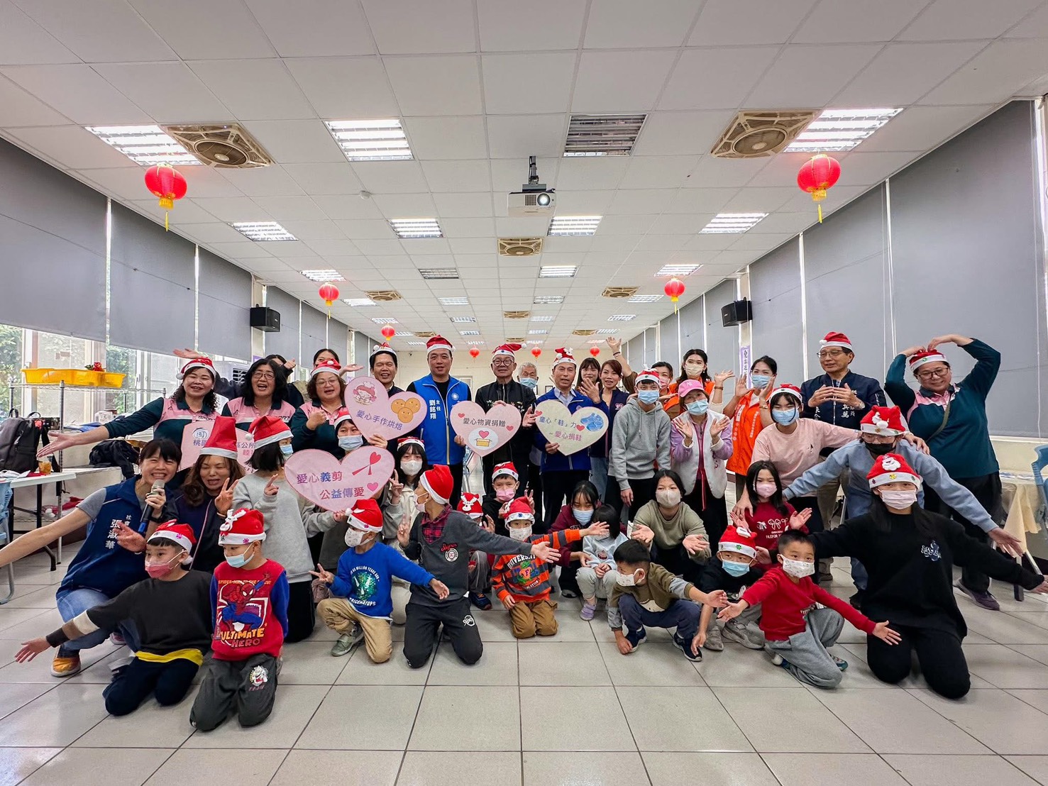 大園區公所年末送暖 睦祥家園院生開心拿專屬聖誕禮物 S 13656096