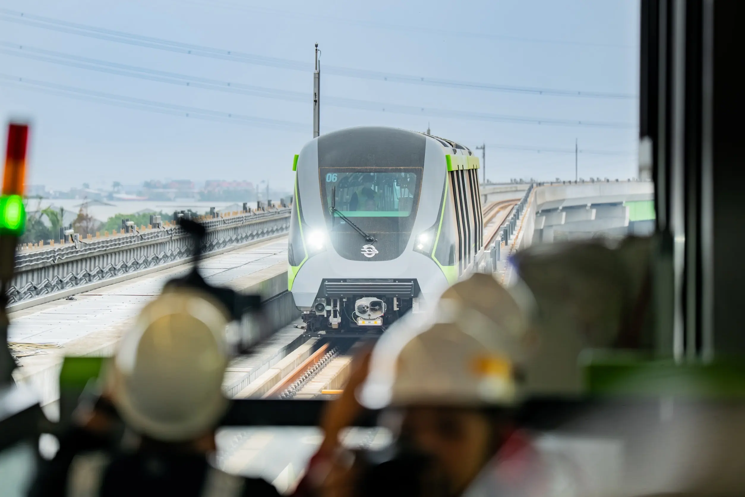 S 18702358