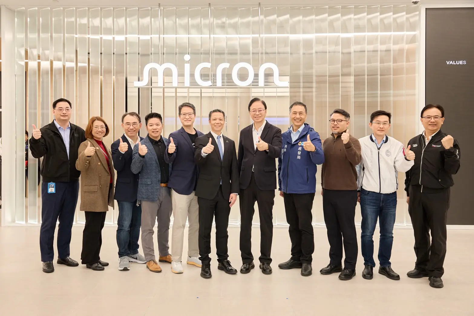 台灣美光獲桃金企業獎肯定 張善政:公私協力推動永續 S 244777141 0