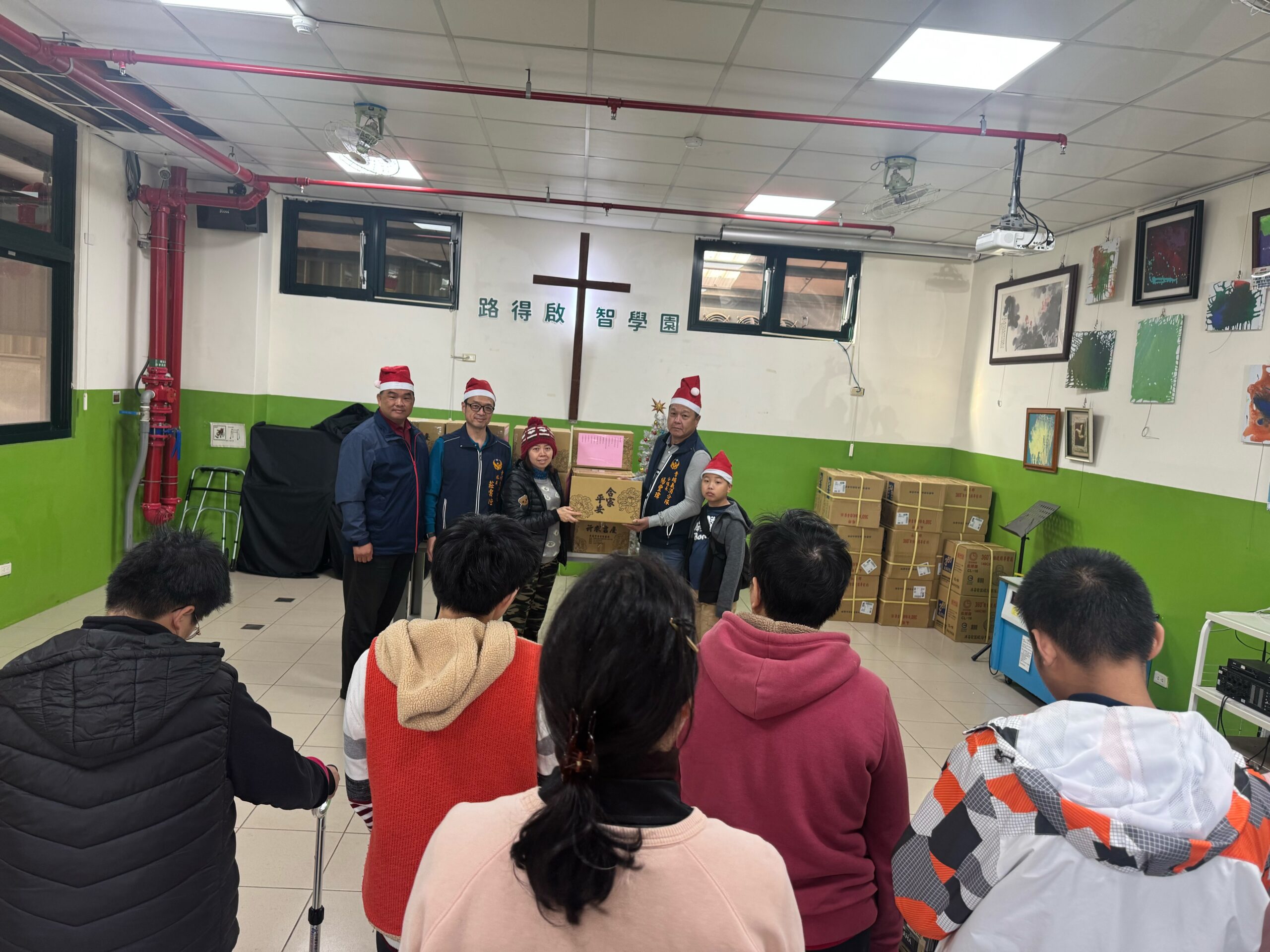 青埔消防、義消聖誕寒冬送暖 赴路得啟智學園宣導防災觀念 S 39542796 0 scaled