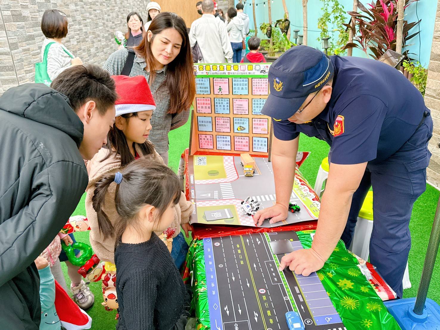 守護學童用路安全 桃園交警校園宣導強化行人觀念 S 47530131 0