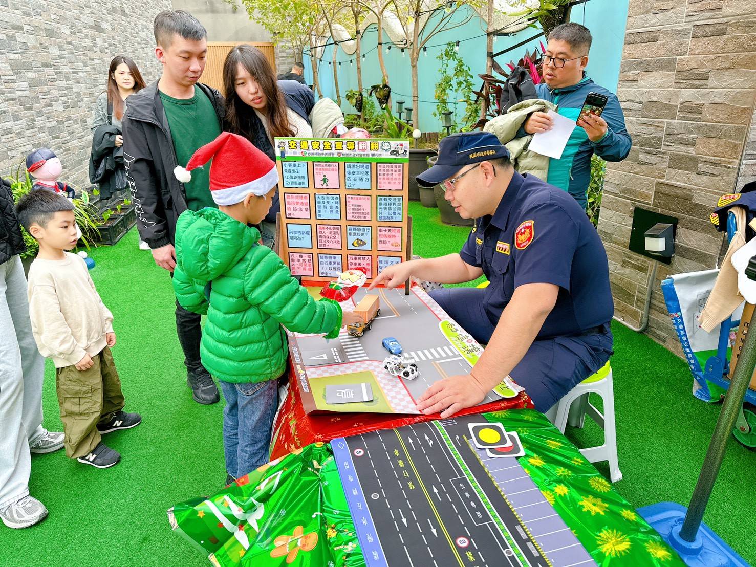 守護學童用路安全 桃園交警校園宣導強化行人觀念 S 47530132 0
