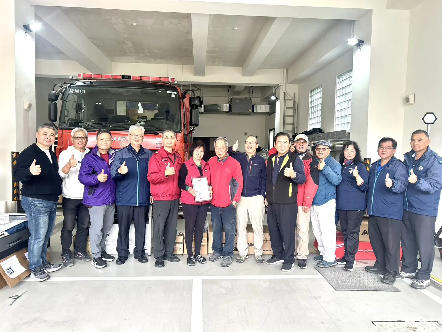 新屋善心企業家張美洪捐贈救災器材 強化地方消防戰力 新屋善心企業家張美洪捐贈救災器材 強化地方消防戰力