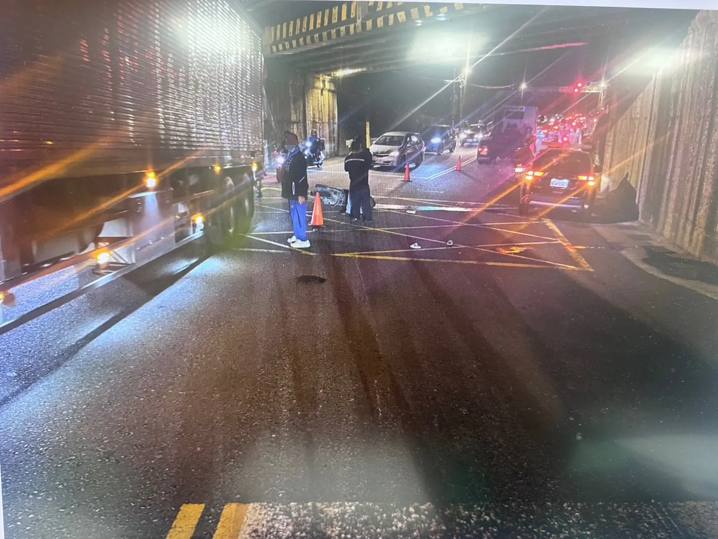 楊梅6旬婦騎機車遭曳引車輾斃 家屬求行車紀錄器盼還原車禍過程 S 77914492 0