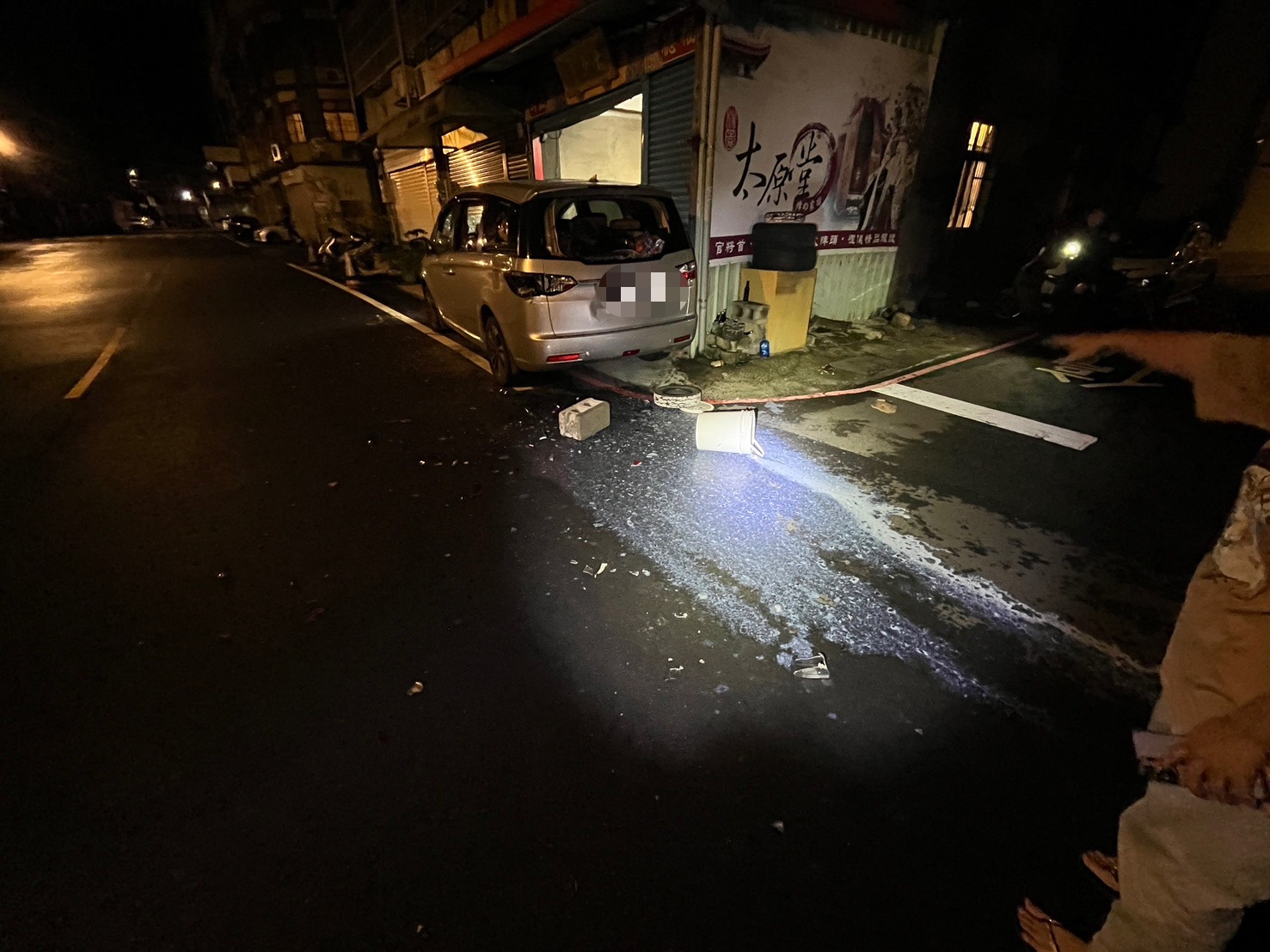 【有片】疑陣頭糾紛 楊梅男凌晨烙人砸車報復 S 77922472 0