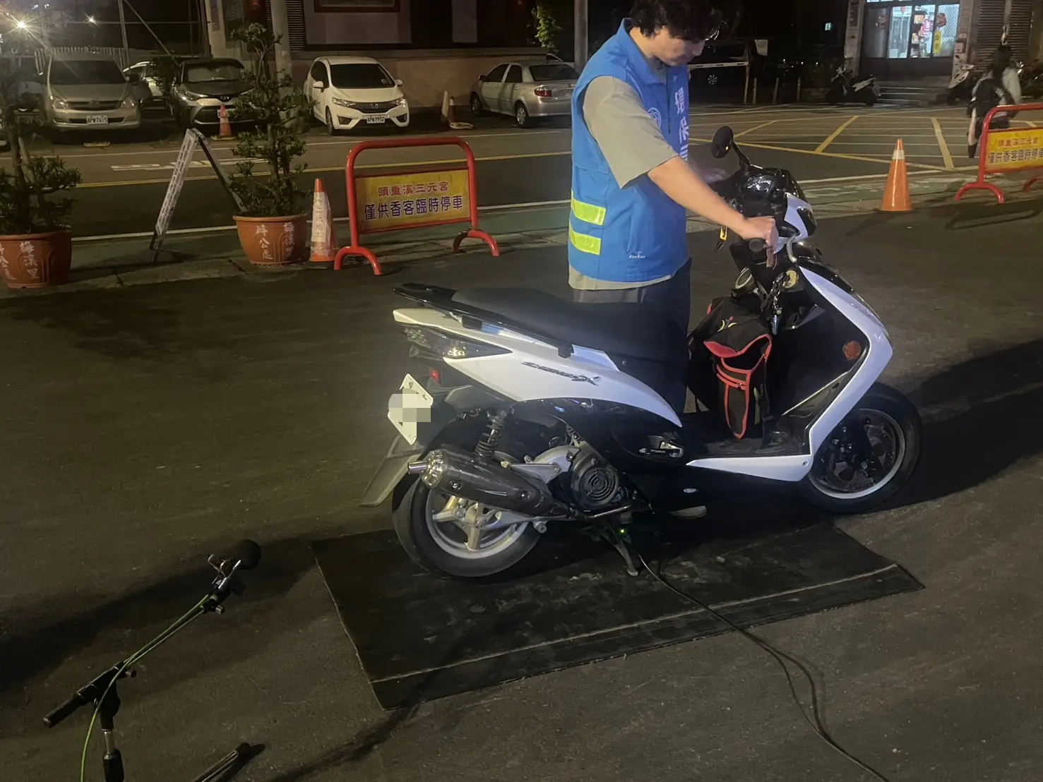靜桃專案嚴防噪音擾鄰 楊梅警一晚逮6車開罰 靜桃專案嚴防噪音擾鄰 楊梅警一晚逮6車開罰