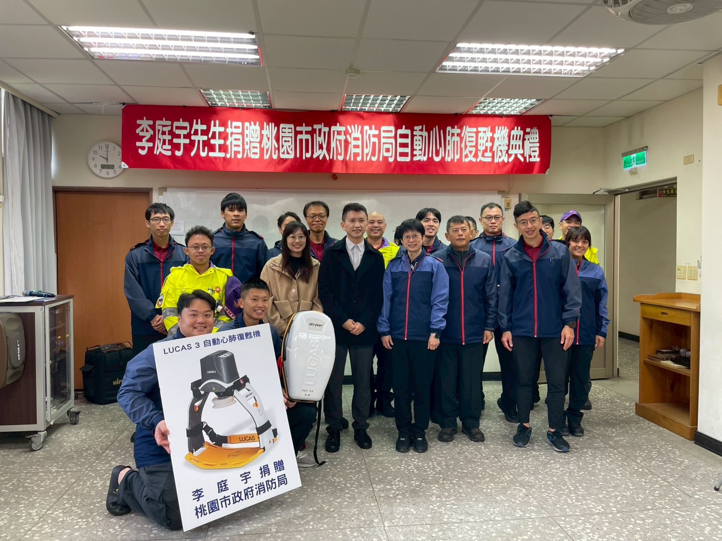 桃園熱心民眾暖捐「自動心肺復甦機」強化蘆竹消防分隊急救戰力 S 82460731 0