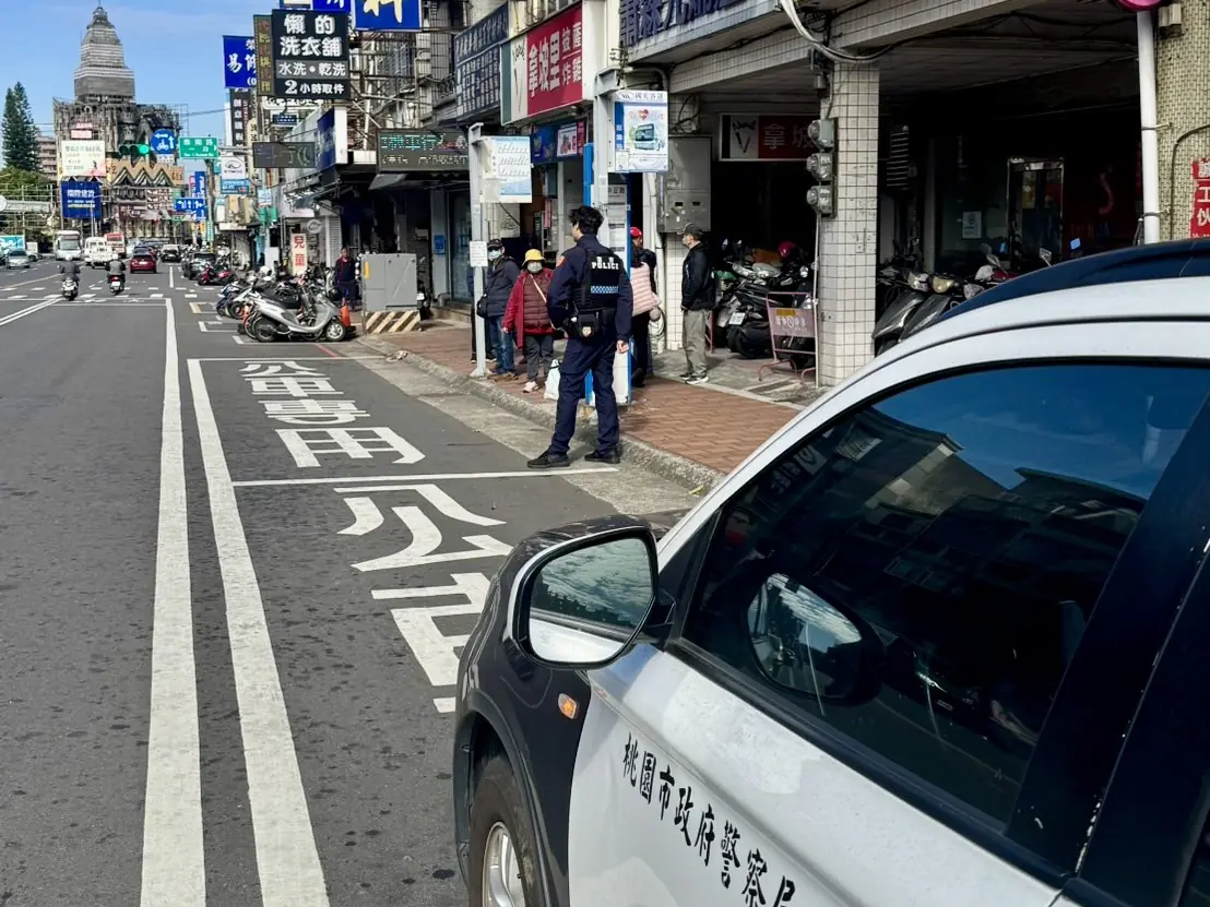 龍潭警人潮聚集處加強巡守 即時應對突發事件 龍潭警人潮聚集處加強巡守 即時應對突發事件