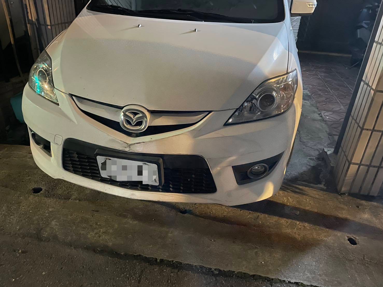 平鎮69歲翁肇事落跑稱以為撞盆栽 遭民眾攔下竟說「車又沒怎樣」 S 94994465