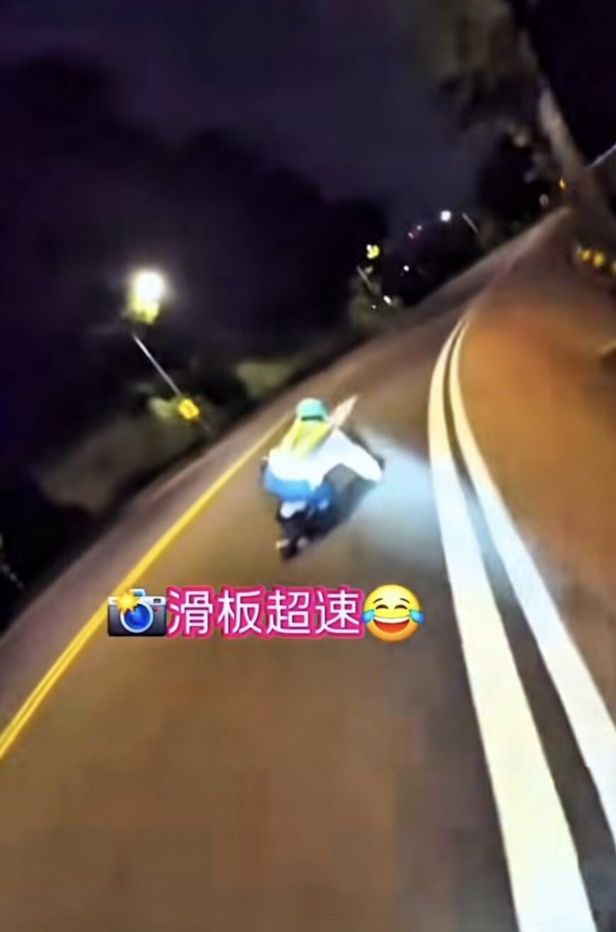 桃園驚見玩命關頭!滑板玩家飆速下坡 引測速照相狂閃 S 95125512 0 e1766051764699