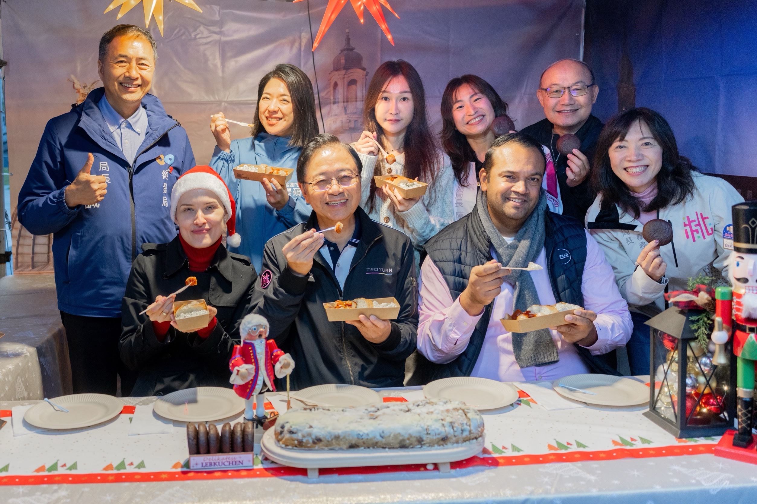 桃園舉辦「德國商品x聖誕市集」 張善政品嘗異國特色美食 a12257b5 e0d4 4c89 aea8 3aac8ca245f1