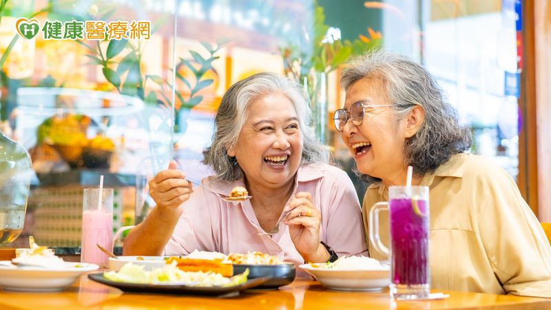 吃錯當心老得快!瑞典研究:長期吃「促發炎飲食」 慢性病累積速度增