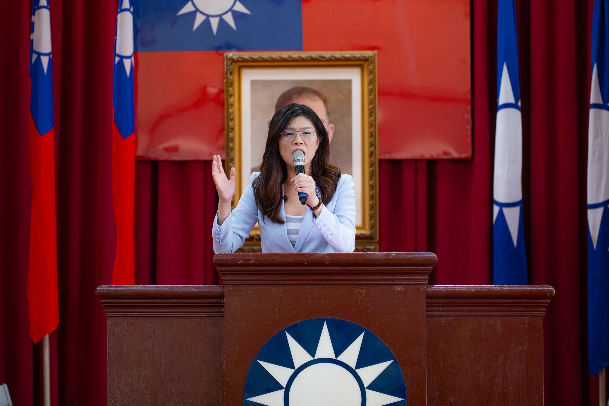 酸賴清德「蔡英文八年沒被彈劾」 鄭麗文嗆:憲法不是你的便利貼