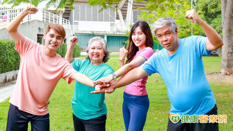 骨鬆和肌少症都要防!20歲到60歲策略大不同 檢查、運動、補營養一次看懂