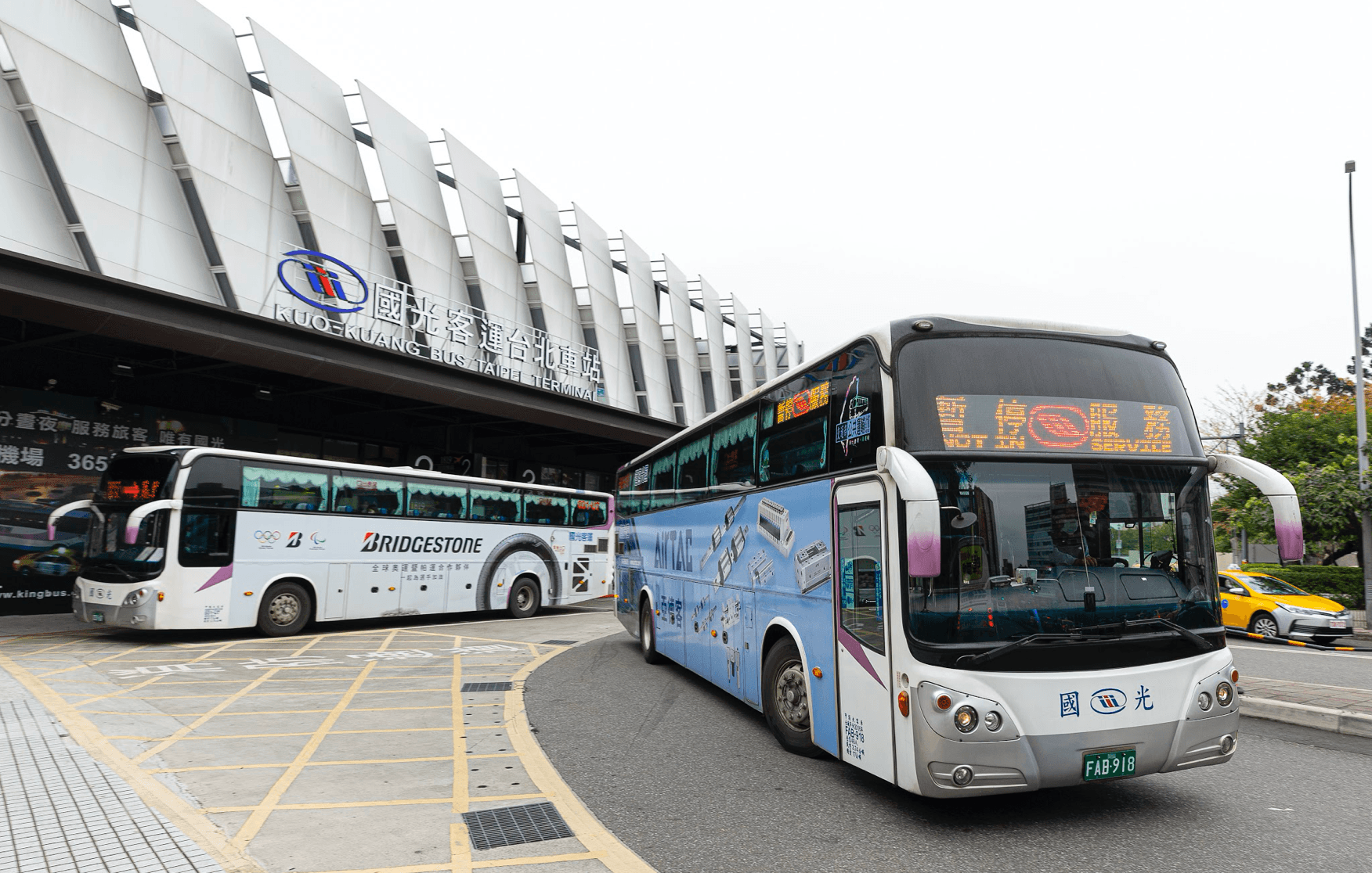 男控客運司機拒載、關門夾他腳 國光挺員工!曝2人有官司糾紛