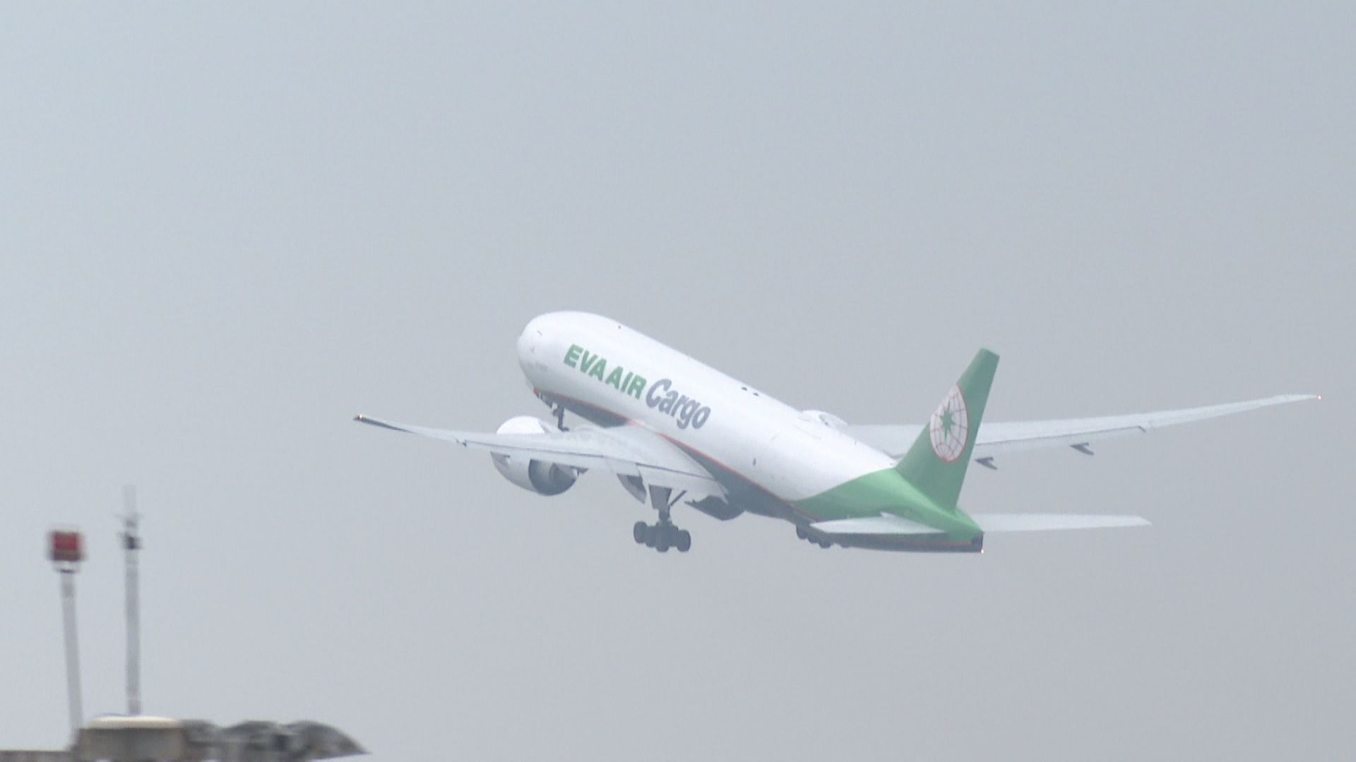 傳2台人遭日安檢搜出槍!長榮僅證實不合規物品 外交部發聲澄清