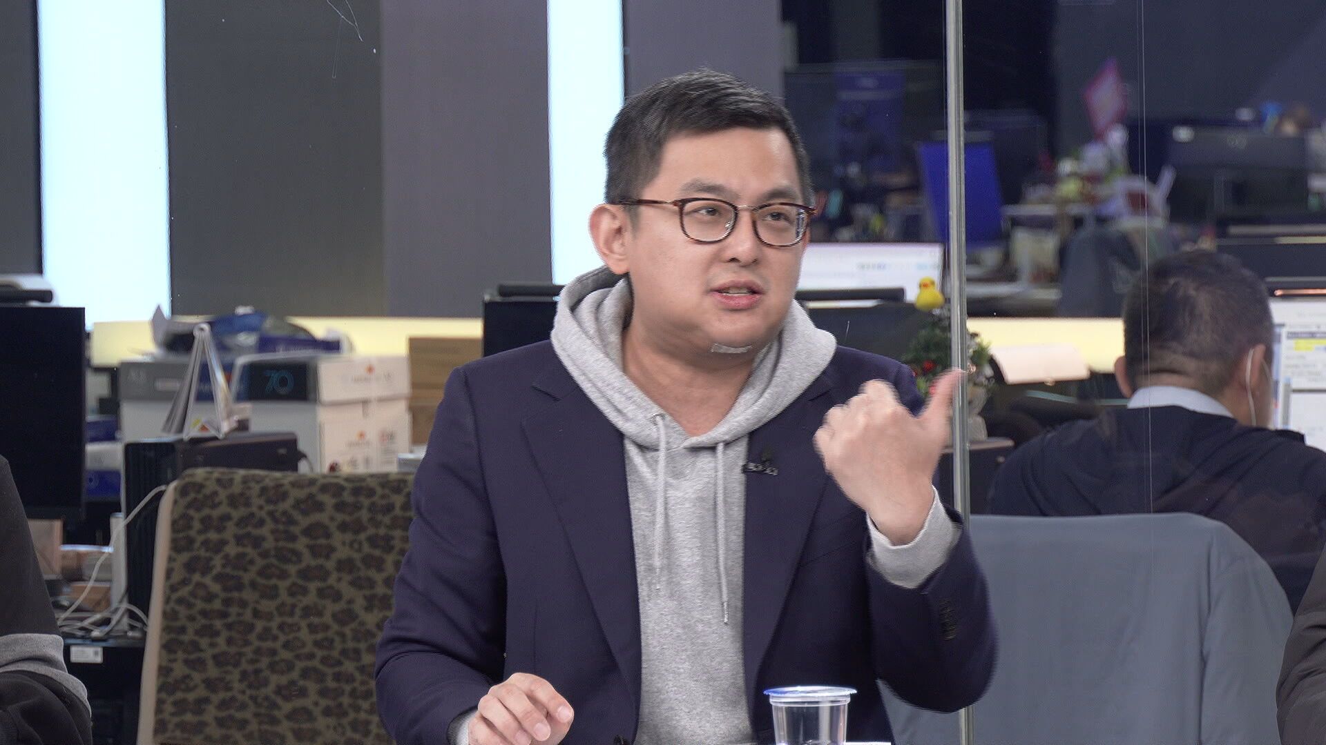 黃國昌稱「沒規定年底前審完總預算」 卓冠廷批:全台最大詐騙集團