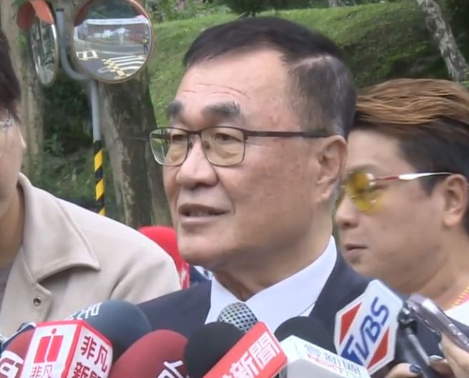 繼朱立倫之後….李四川被板橋阿嬤感動要選新北市長 慘被名嘴吐槽