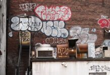 港男警署外塗鴉「8964」 稱「女友生日」又改口遭判刑2月