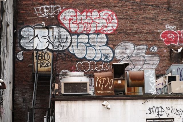 港男警署外塗鴉「8964」 稱「女友生日」又改口遭判刑2月