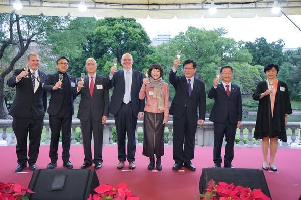 林佳龍同框AIT處長谷立言 外生直呼學中文「連滾帶爬」不簡單