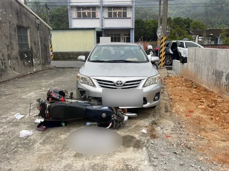 長年積怨!南投男埋伏巷口開車撞鄰居 持刀猛刺後報警自首