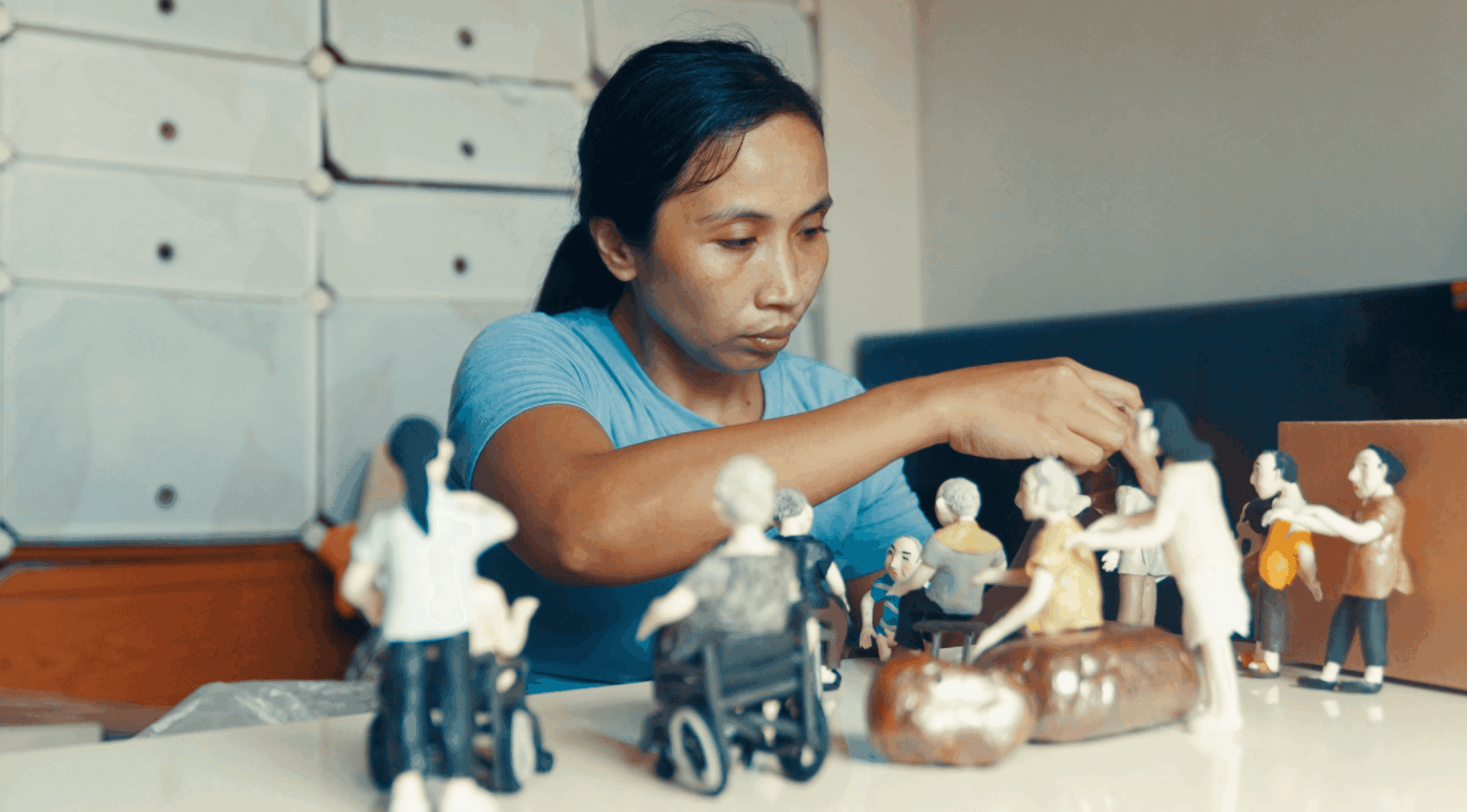 在台只睡小床位 返鄉蓋起大別墅 印尼移工為家人拼經濟但總有個遺憾