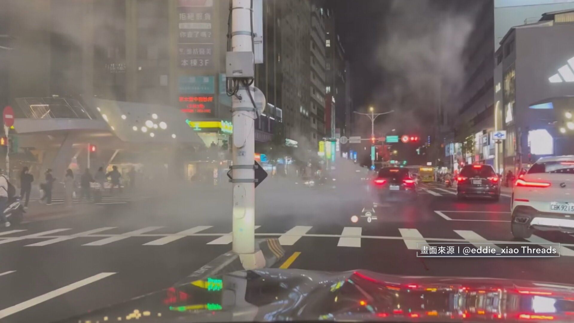 北車57歲乘客疑為制伏嫌犯遭刺 中山街頭也現煙霧彈、隨機行刺