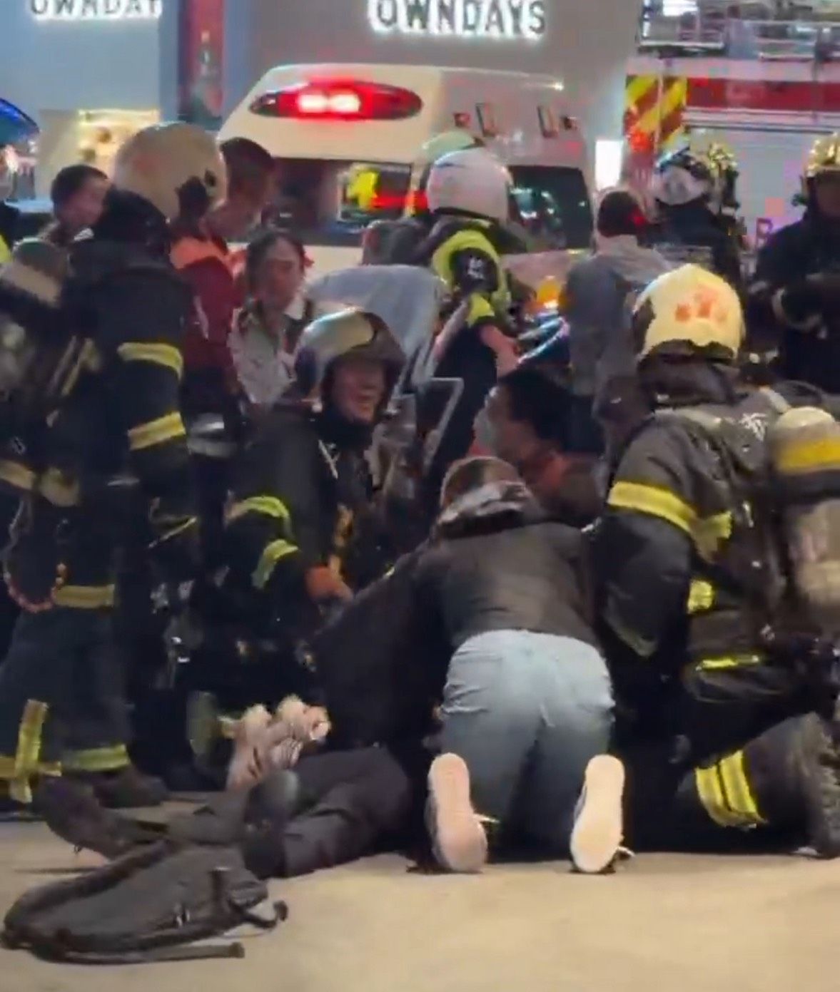 煙霧彈嫌犯墜樓送醫 北車、中山隨機行刺釀9傷4命危