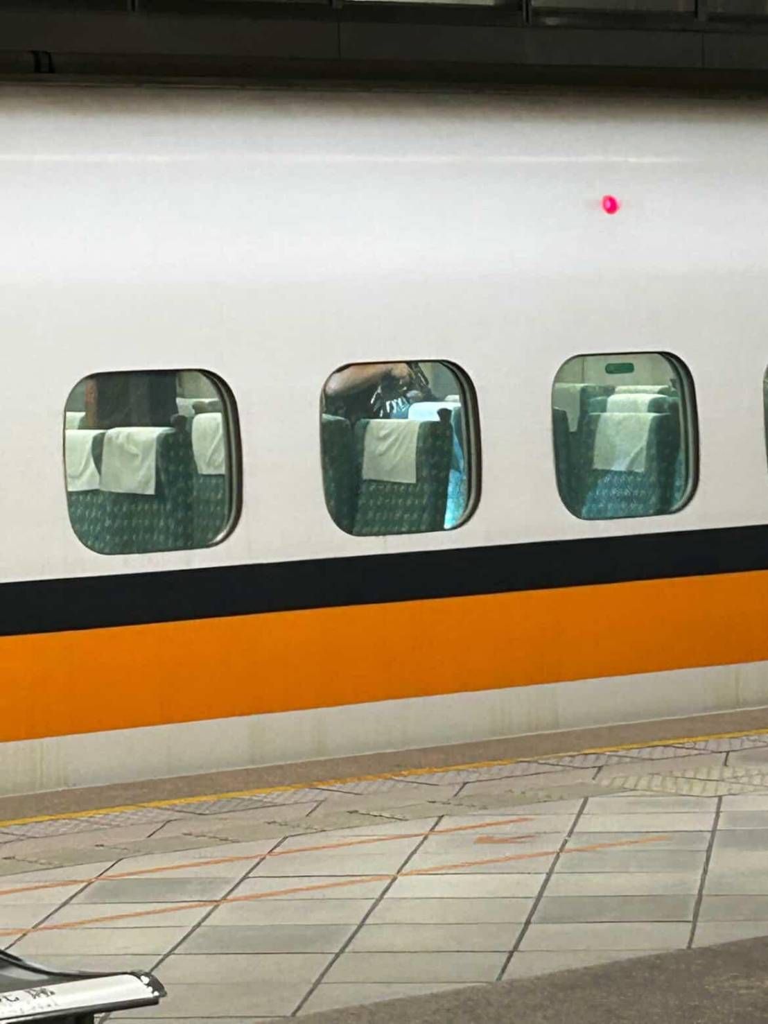 高鐵左營站傳有危險物 警持槍搜車廂證實是謊報